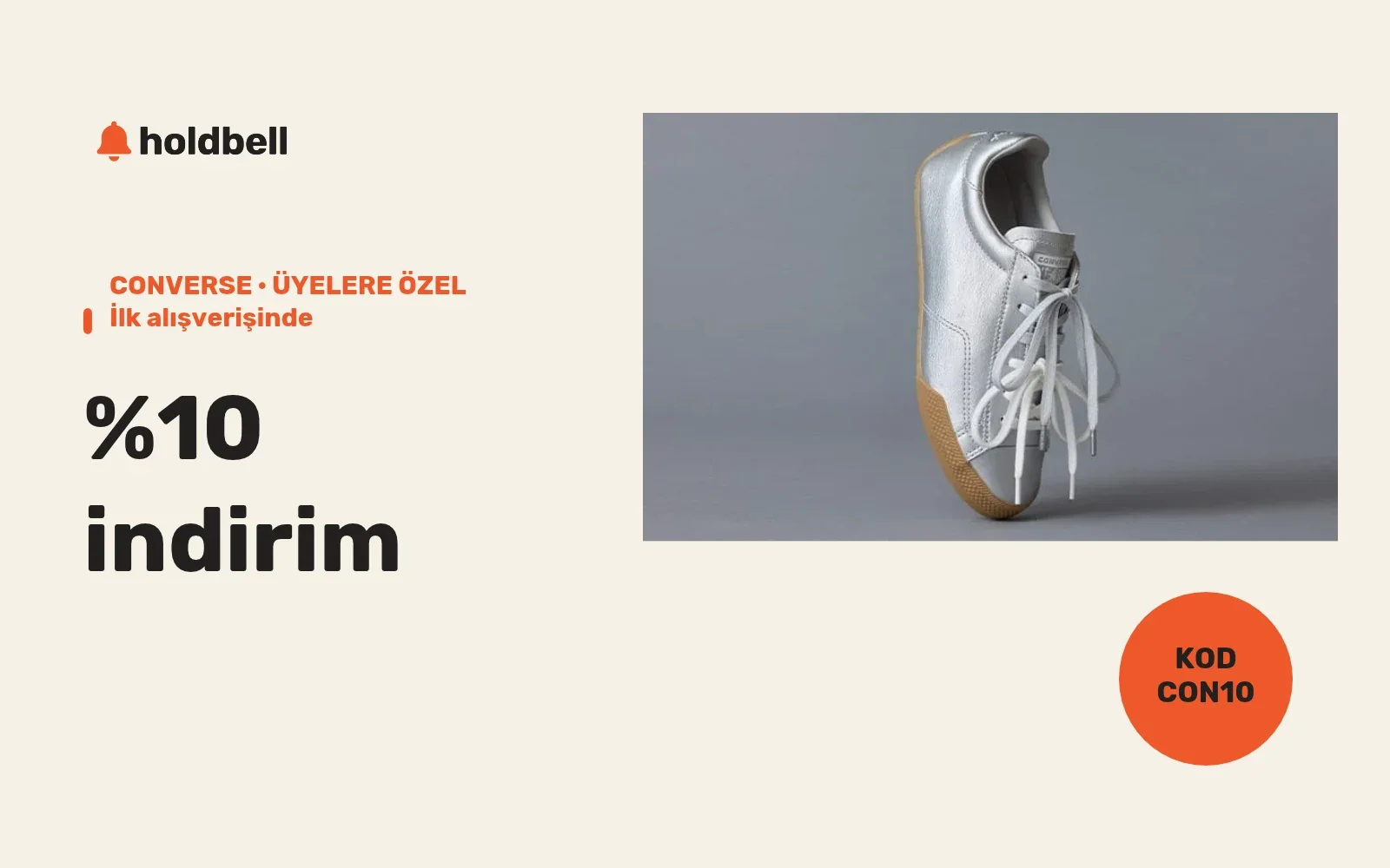 Converse Türkiye sitesindeki Chuck Taylor Lo ayakkabı görseli; üyelerin ilk alışverişinde CON10 koduyla yüzde 10 indirim.